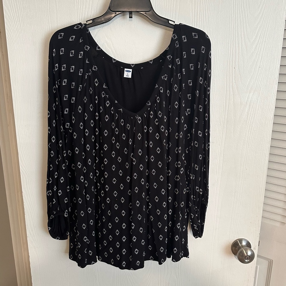 Old Navy women’s XL black long sleeve shirt